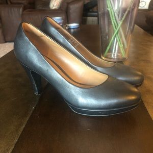 Clark’s Classic black pump